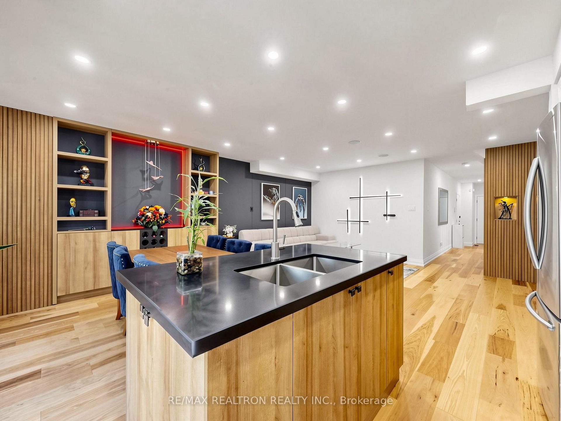Photo 64 of 68 Dallimore Circle, North York, Banbury-Don Mills — HOMEH