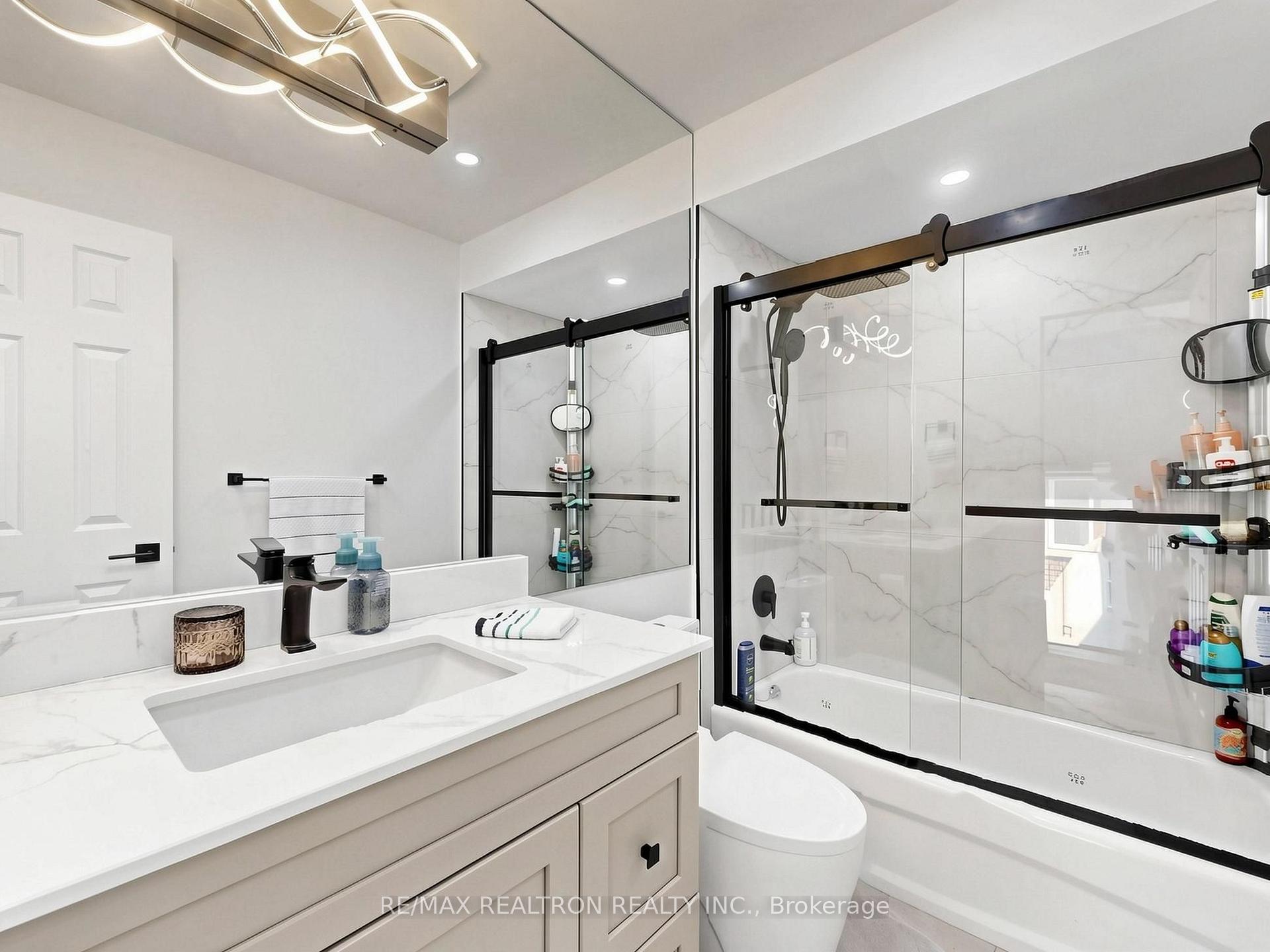 Photo 67 of 68 Dallimore Circle, North York, Banbury-Don Mills — HOMEH