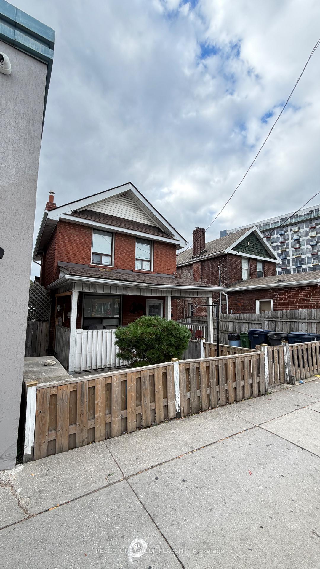 Photo 2 of 567 Rogers Road, Toronto, Keelesdale-Eglinton West — HOMEH