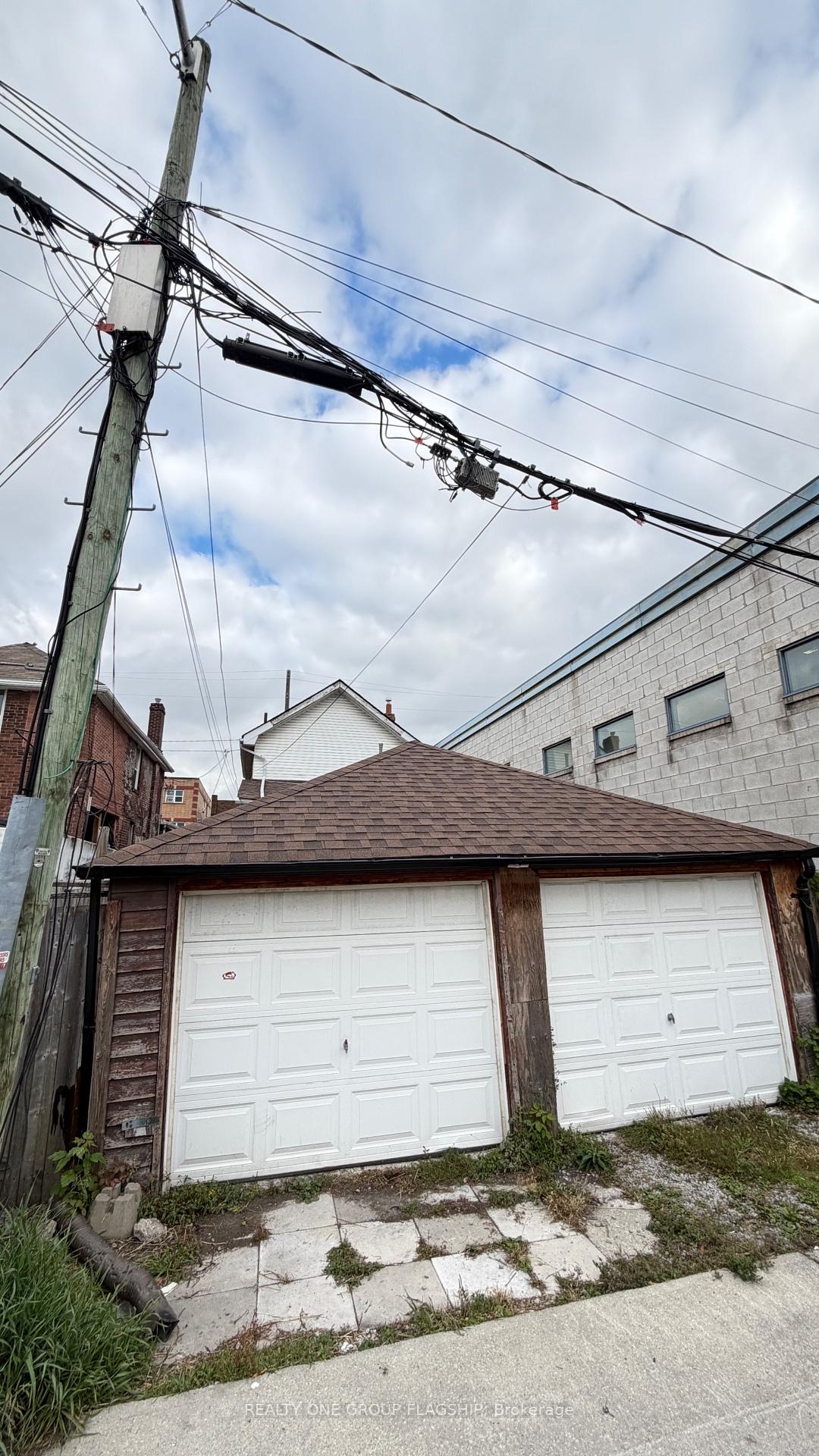 Photo 3 of 567 Rogers Road, Toronto, Keelesdale-Eglinton West — HOMEH