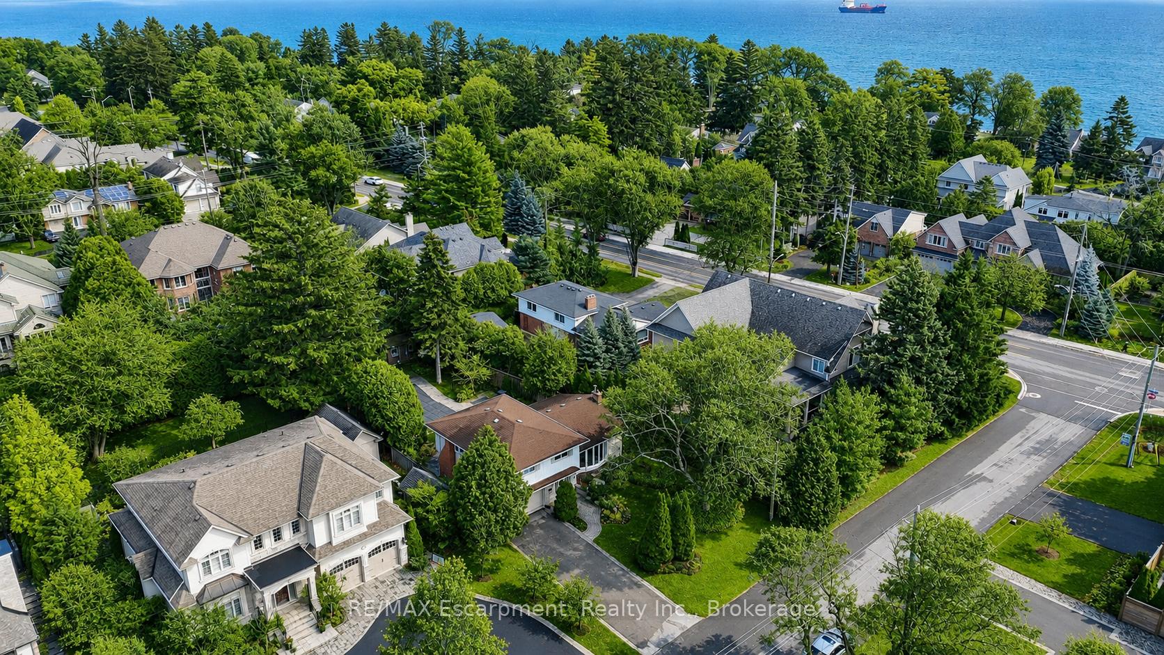 Photo 2 of 195 Wilton Street, Burlington, Roseland — HOMEH