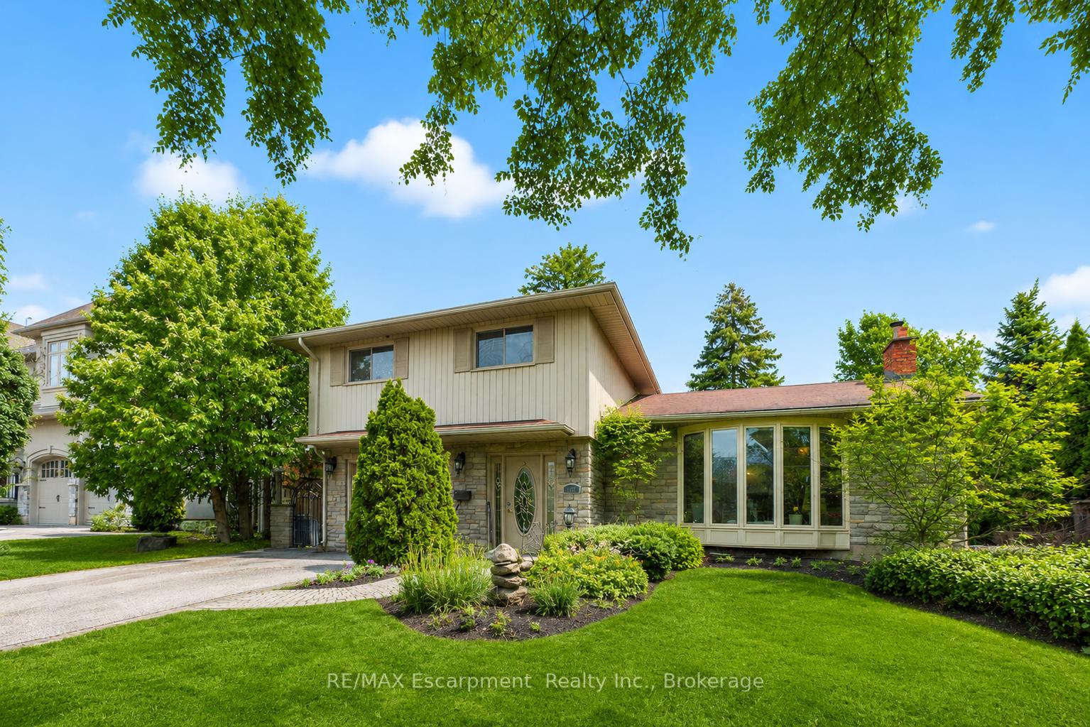 Photo 4 of 195 Wilton Street, Burlington, Roseland — HOMEH