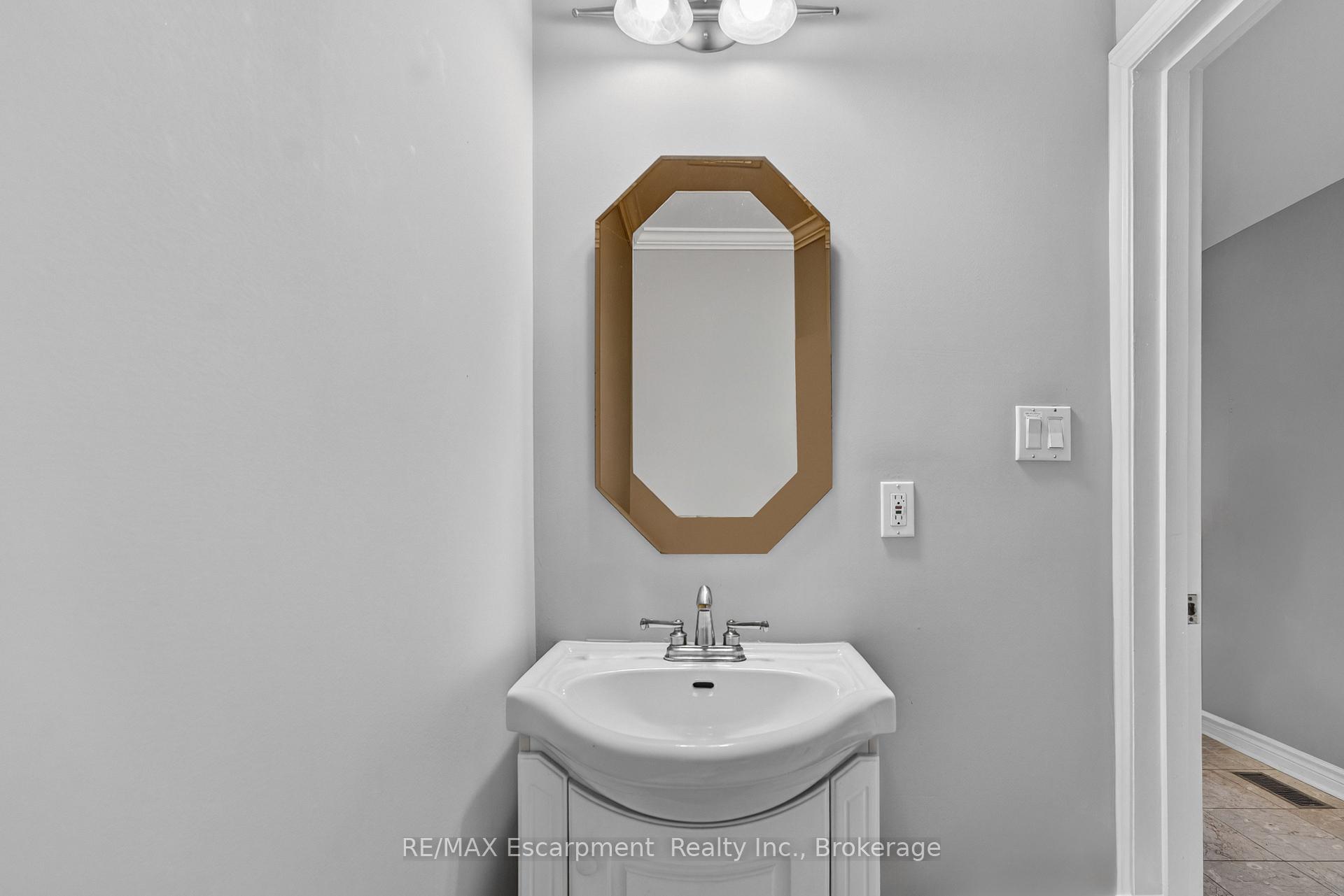 Photo 10 of 195 Wilton Street, Burlington, Roseland — HOMEH