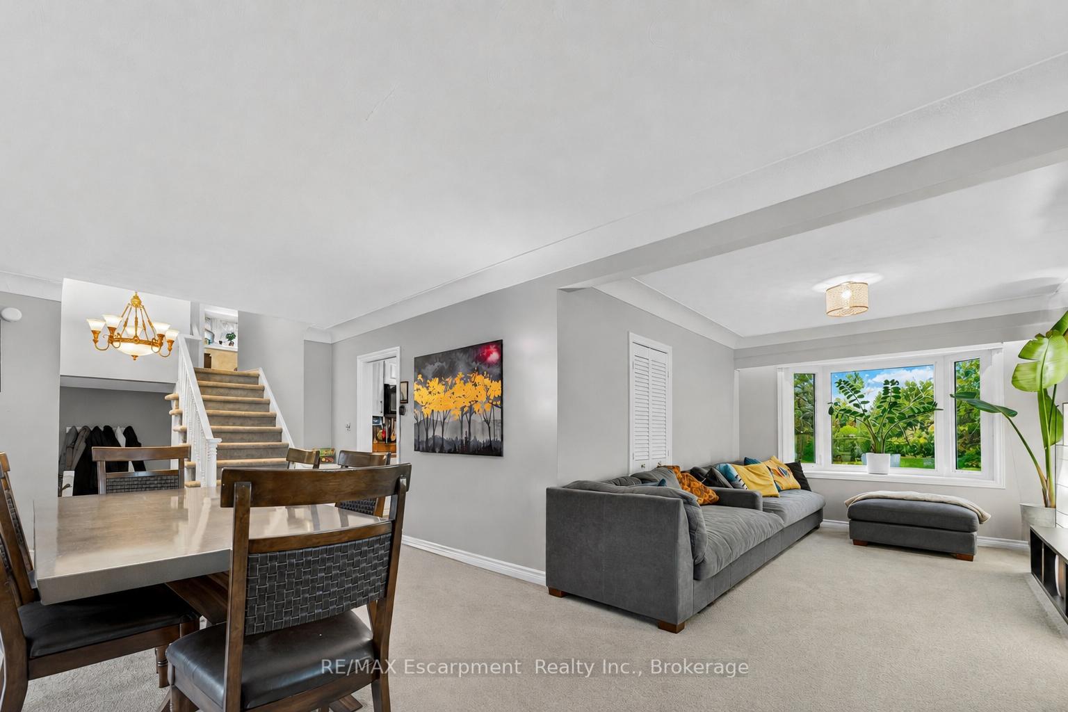 Photo 11 of 195 Wilton Street, Burlington, Roseland — HOMEH