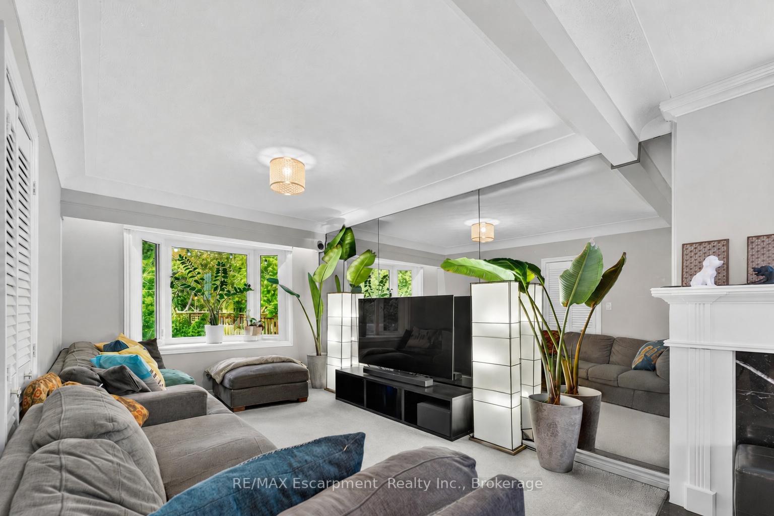Photo 13 of 195 Wilton Street, Burlington, Roseland — HOMEH