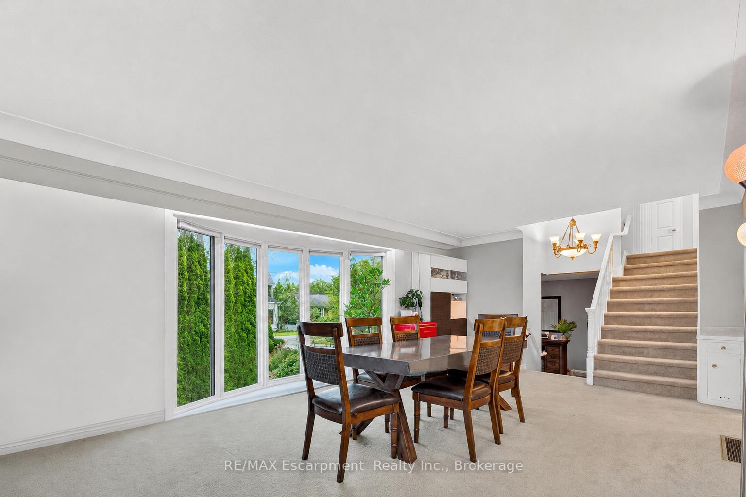 Photo 14 of 195 Wilton Street, Burlington, Roseland — HOMEH