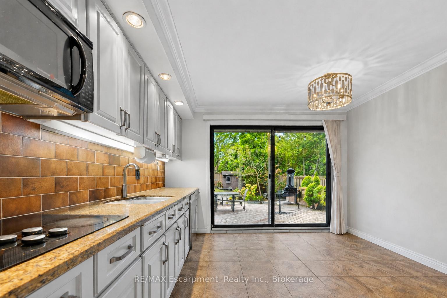Photo 16 of 195 Wilton Street, Burlington, Roseland — HOMEH