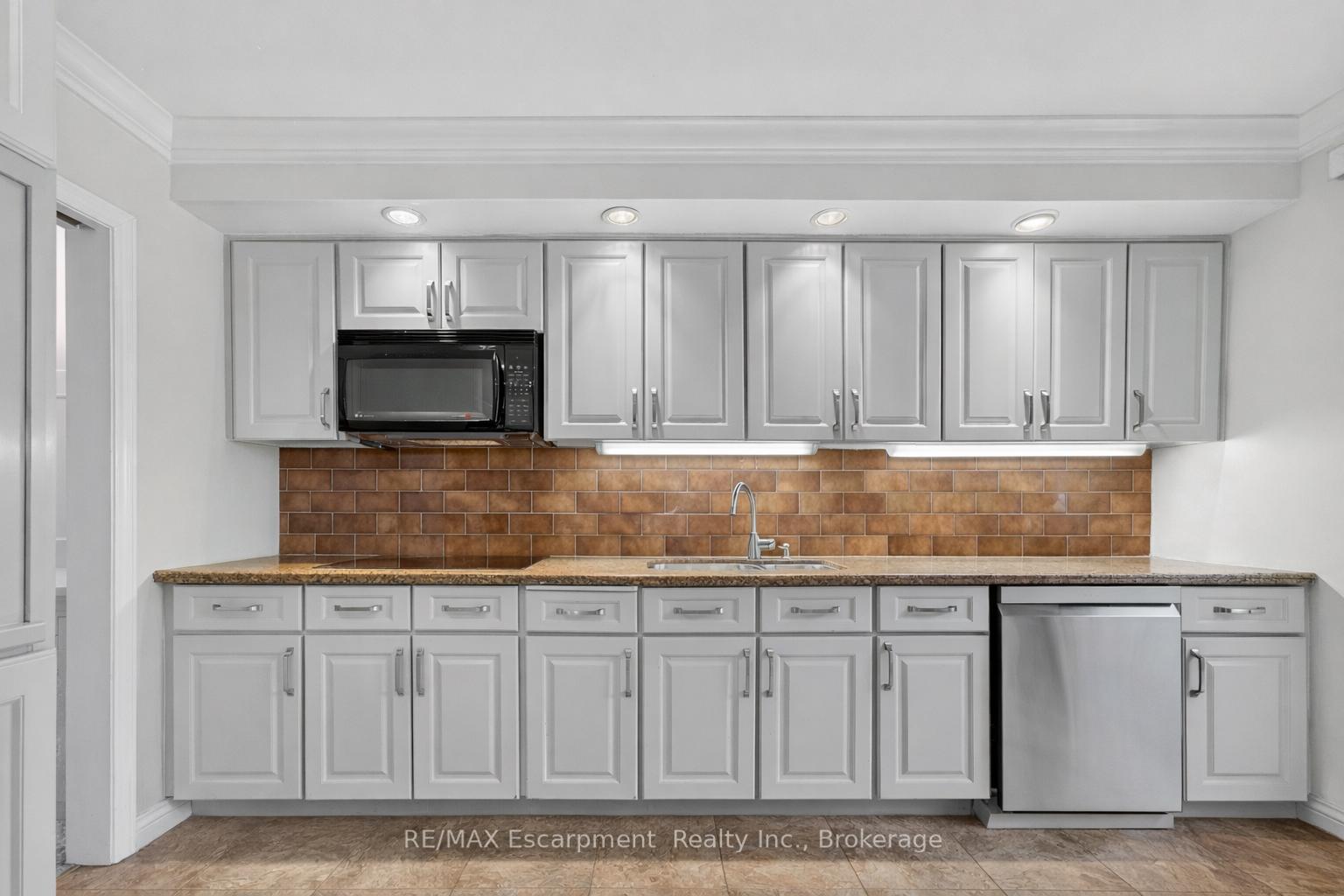 Photo 17 of 195 Wilton Street, Burlington, Roseland — HOMEH