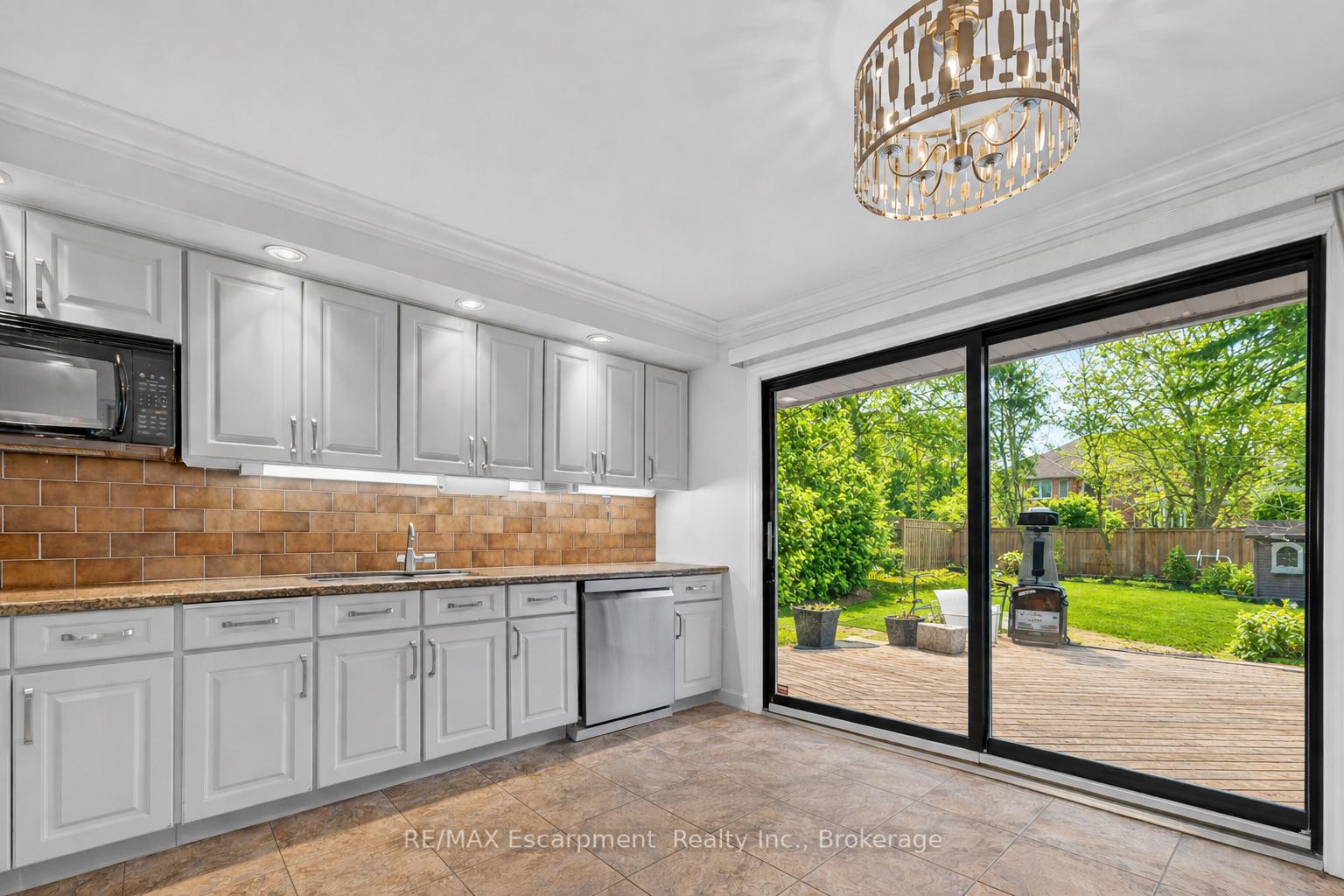 Photo 18 of 195 Wilton Street, Burlington, Roseland — HOMEH