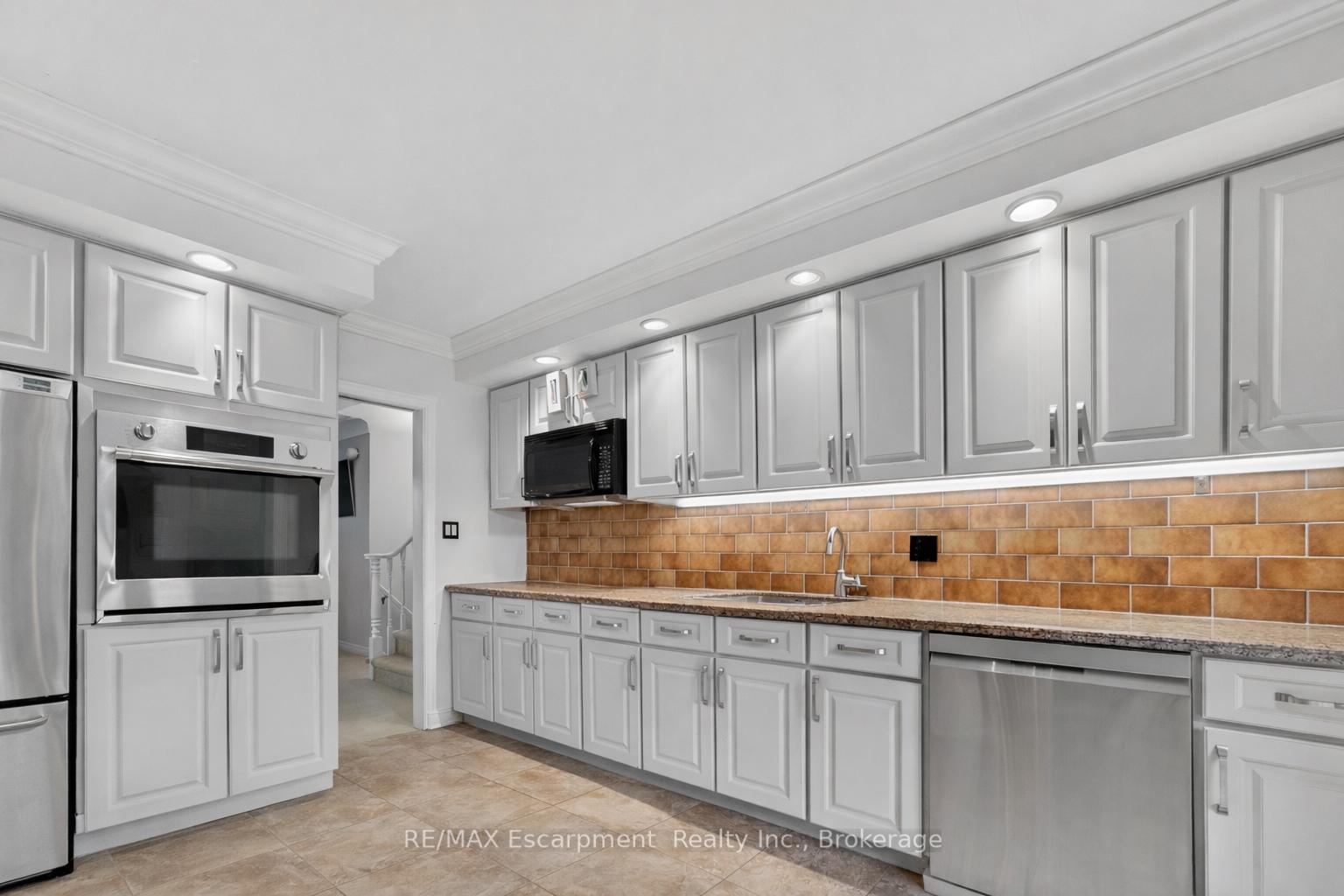 Photo 19 of 195 Wilton Street, Burlington, Roseland — HOMEH