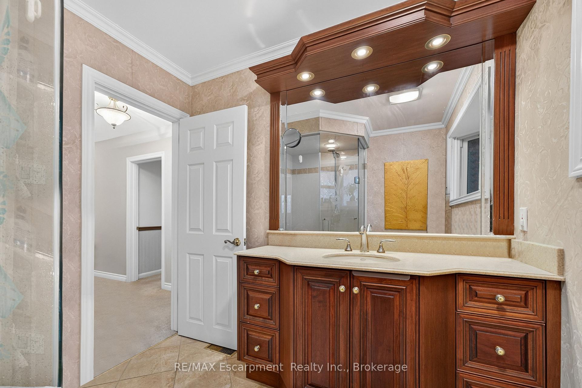 Photo 24 of 195 Wilton Street, Burlington, Roseland — HOMEH