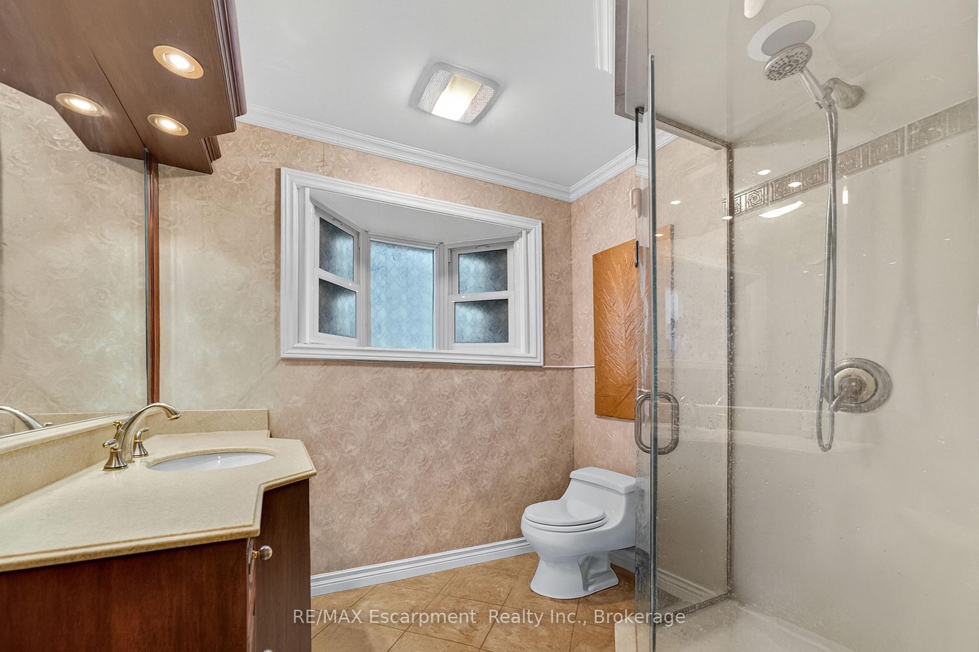 Photo 25 of 195 Wilton Street, Burlington, Roseland — HOMEH