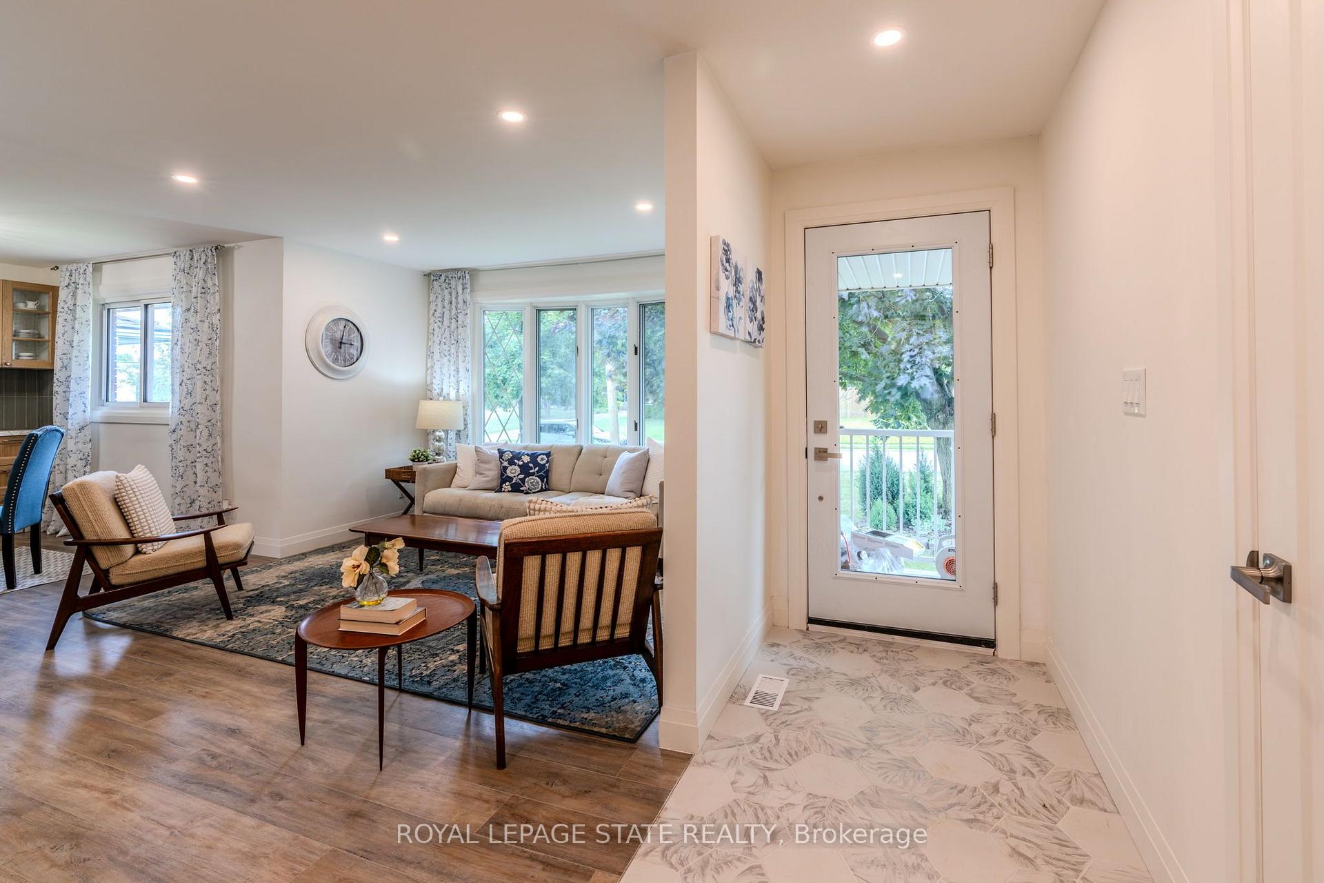 Photo 2 of 17 Woodsview Avenue, Grimsby, Grimsby Beach — HOMEH