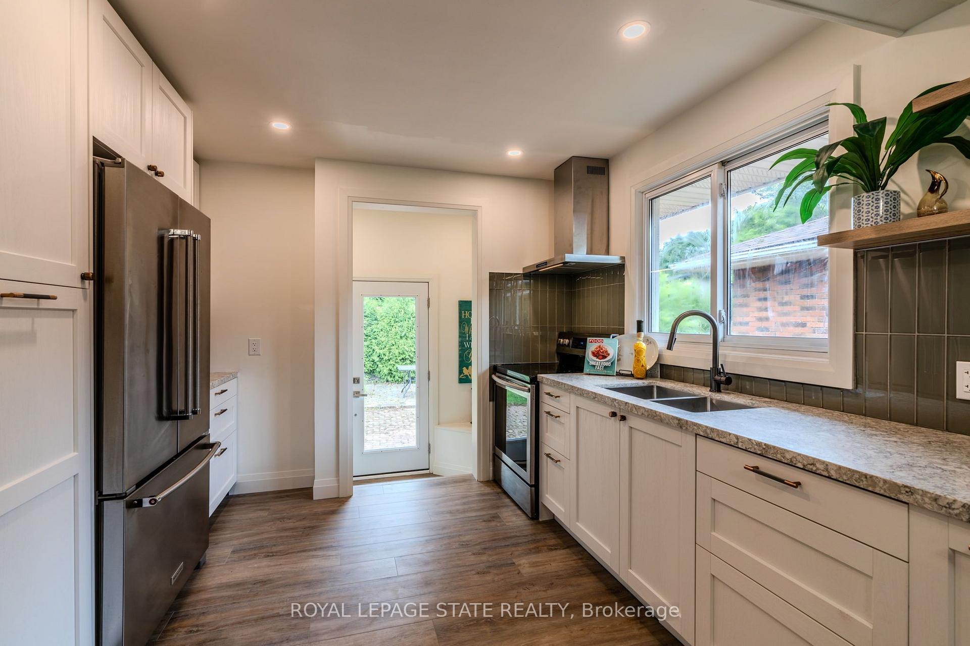 Photo 9 of 17 Woodsview Avenue, Grimsby, Grimsby Beach — HOMEH