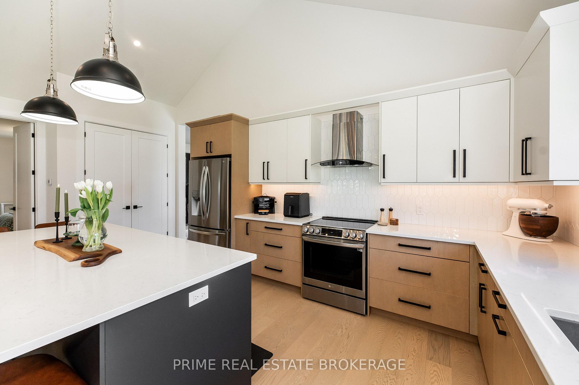 Photo 16 of 74356 Driftwood Drive, Bluewater, Bayfield — HOMEH