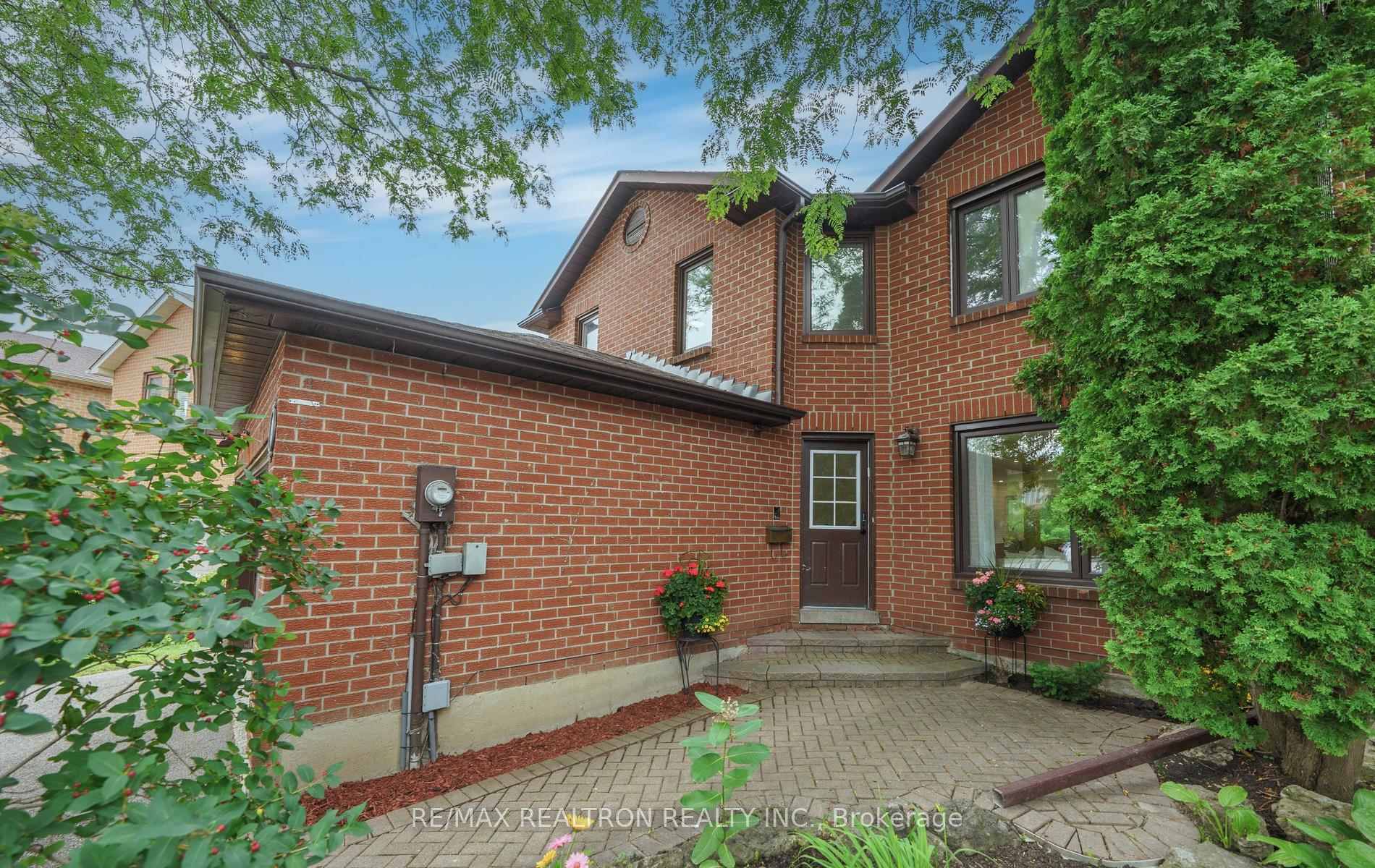 Photo 3 of 46 Michael Court, Vaughan, Crestwood-Springfarm-Yorkhill — HOMEH