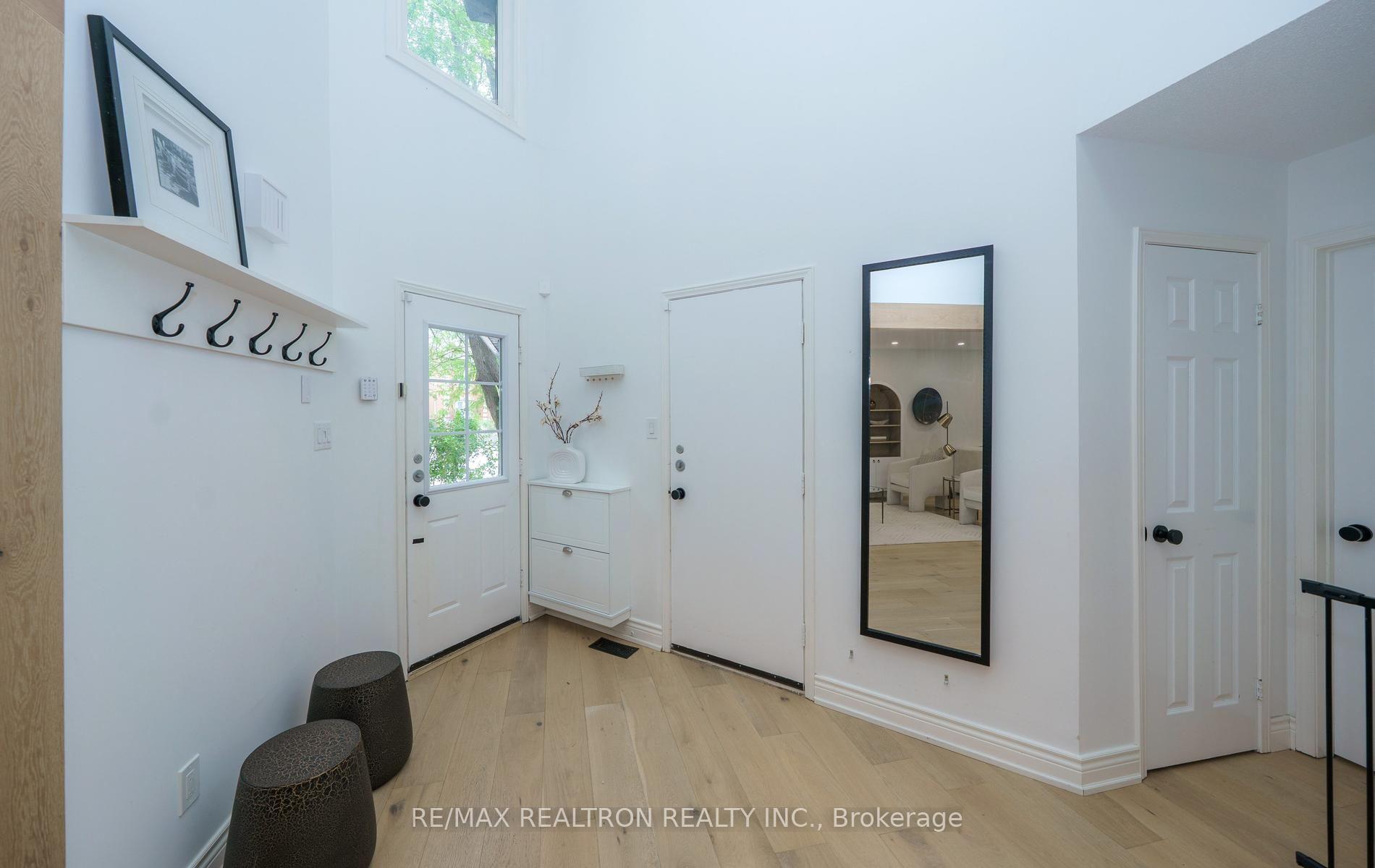 Photo 5 of 46 Michael Court, Vaughan, Crestwood-Springfarm-Yorkhill — HOMEH