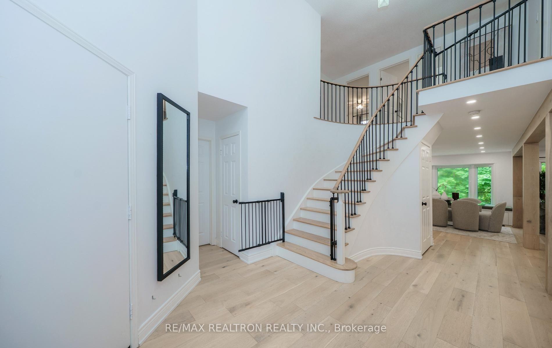 Photo 6 of 46 Michael Court, Vaughan, Crestwood-Springfarm-Yorkhill — HOMEH