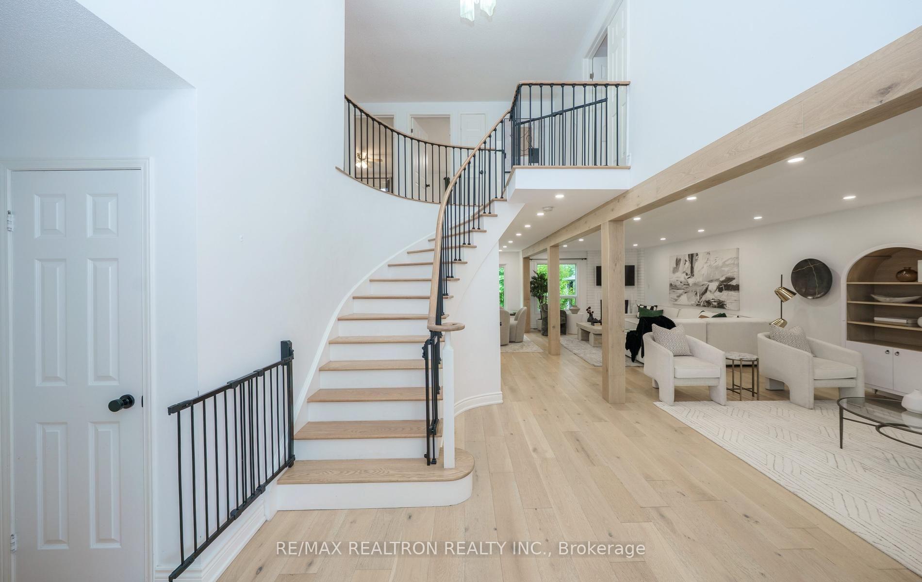 Photo 7 of 46 Michael Court, Vaughan, Crestwood-Springfarm-Yorkhill — HOMEH