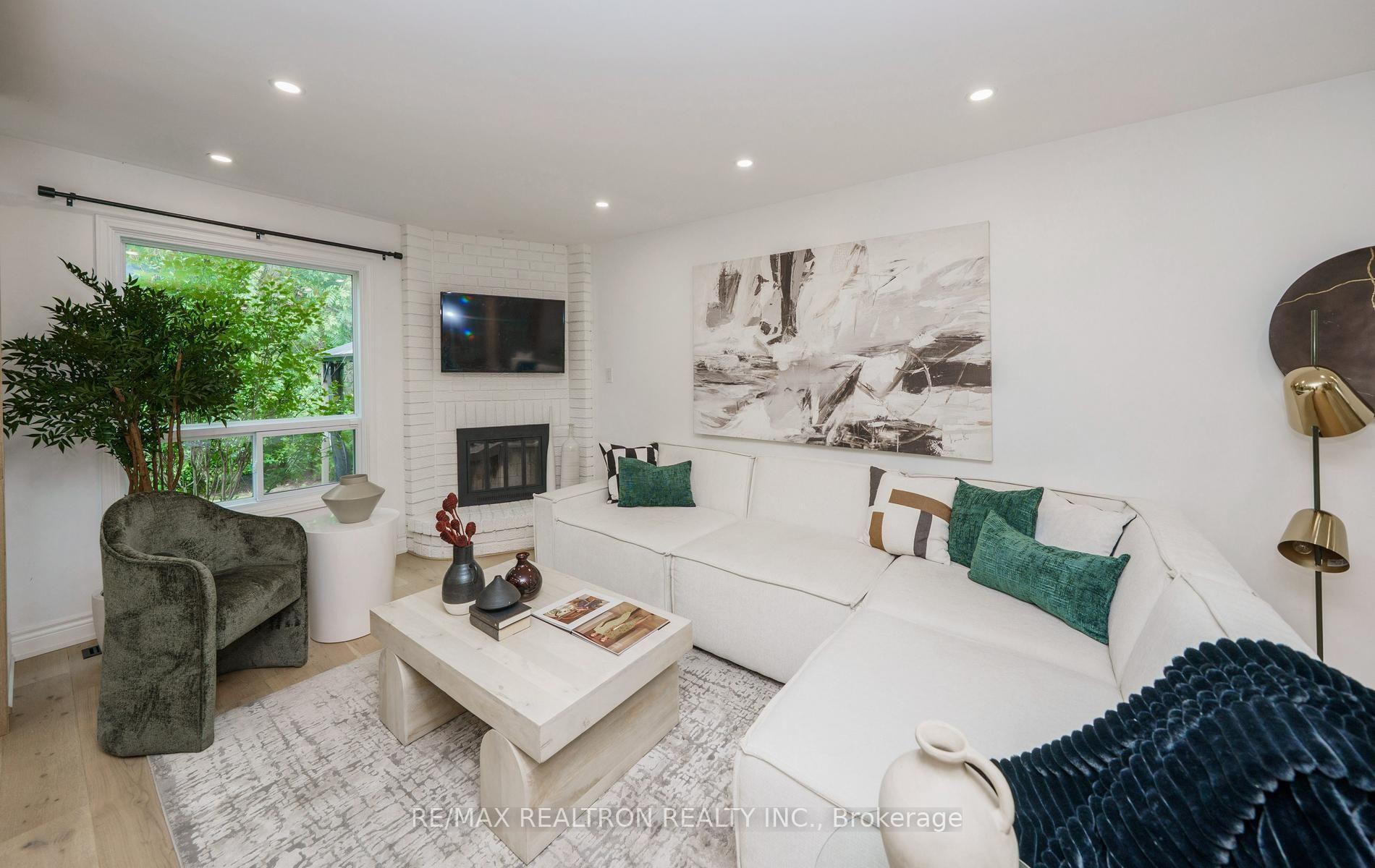 Photo 12 of 46 Michael Court, Vaughan, Crestwood-Springfarm-Yorkhill — HOMEH