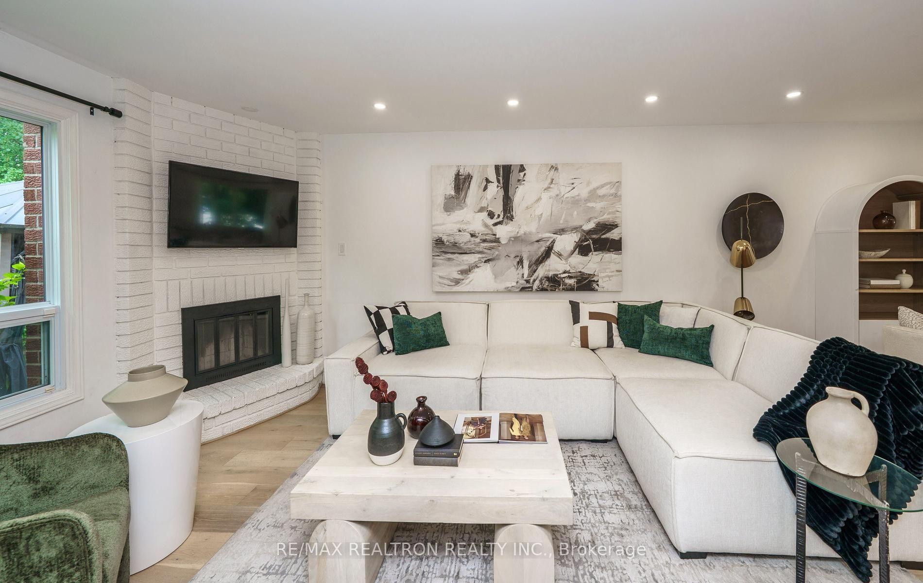 Photo 13 of 46 Michael Court, Vaughan, Crestwood-Springfarm-Yorkhill — HOMEH