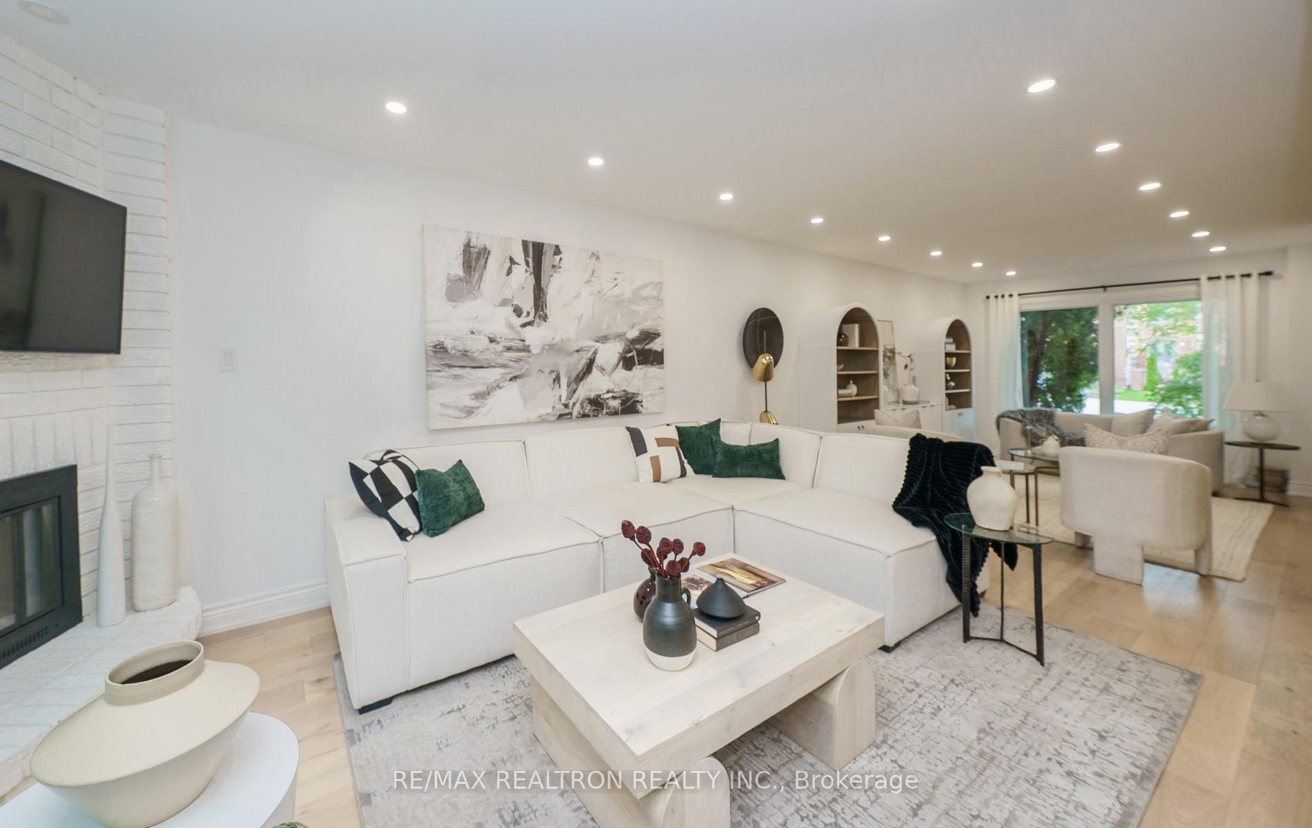 Photo 14 of 46 Michael Court, Vaughan, Crestwood-Springfarm-Yorkhill — HOMEH