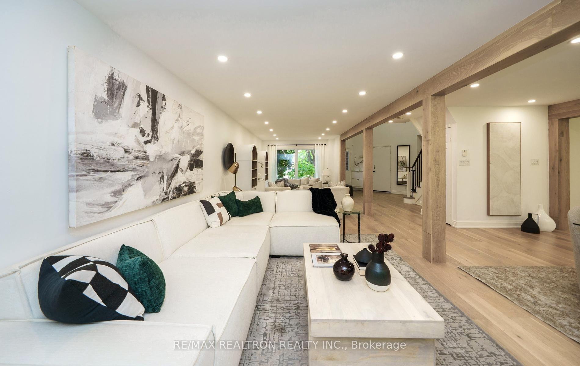 Photo 15 of 46 Michael Court, Vaughan, Crestwood-Springfarm-Yorkhill — HOMEH