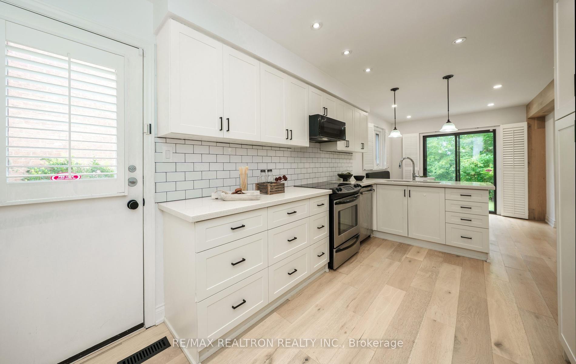 Photo 21 of 46 Michael Court, Vaughan, Crestwood-Springfarm-Yorkhill — HOMEH