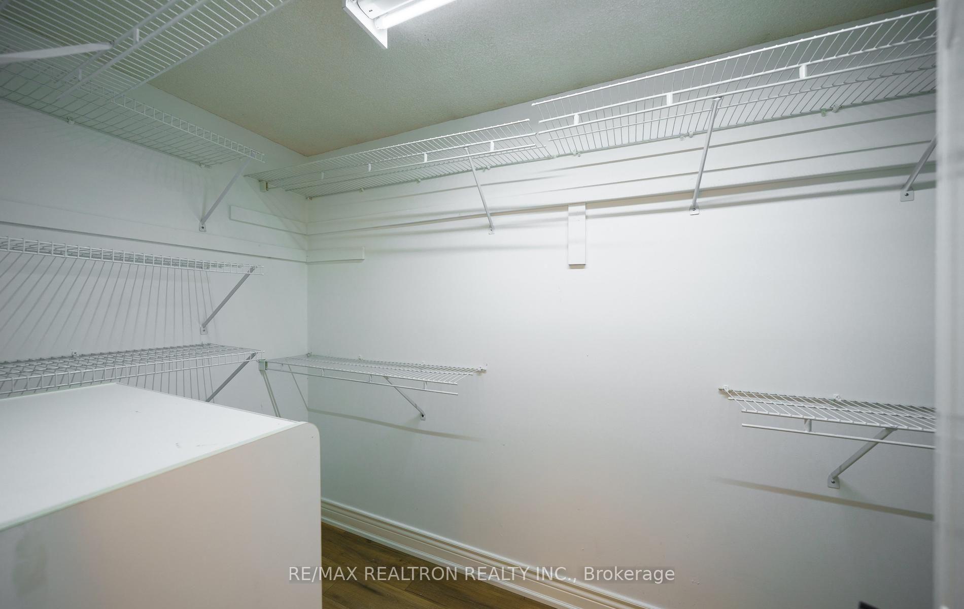 Photo 33 of 46 Michael Court, Vaughan, Crestwood-Springfarm-Yorkhill — HOMEH