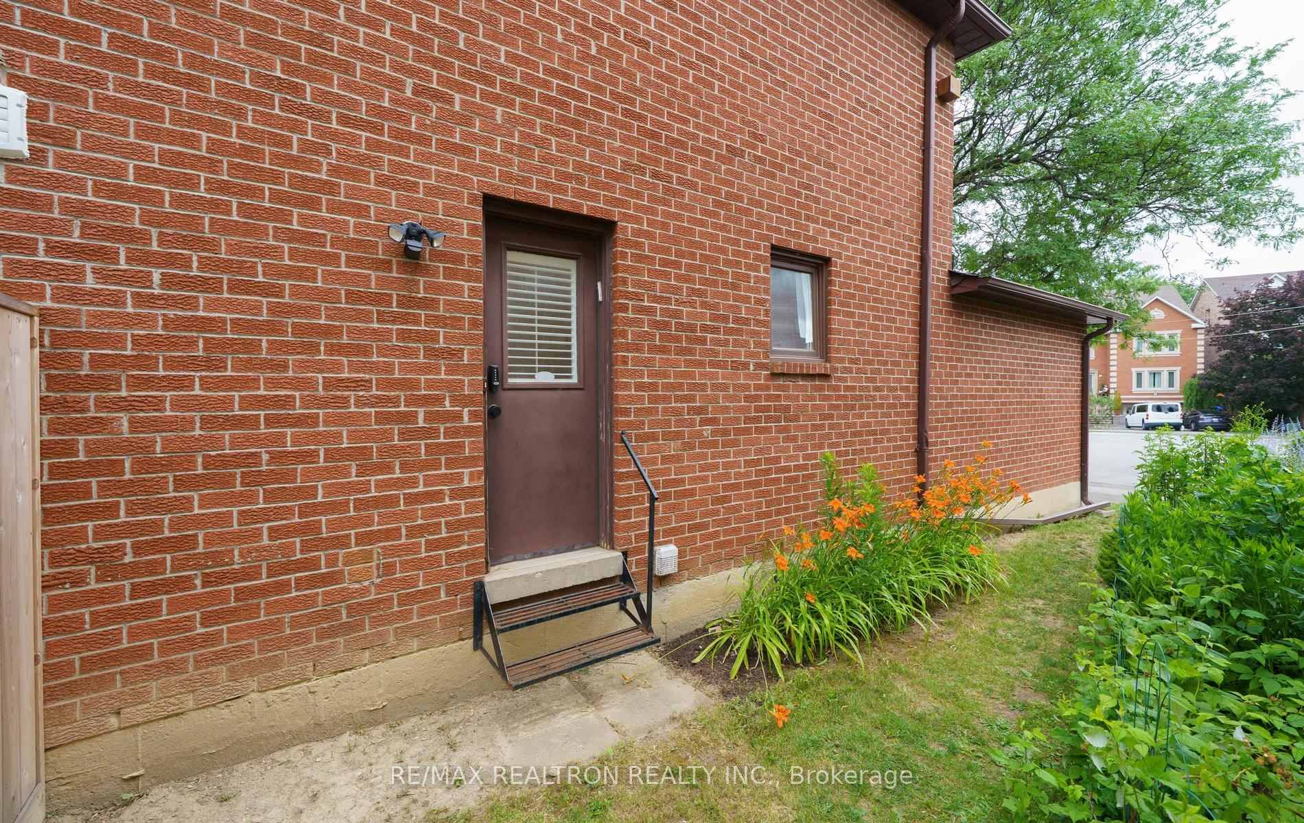 Photo 45 of 46 Michael Court, Vaughan, Crestwood-Springfarm-Yorkhill — HOMEH