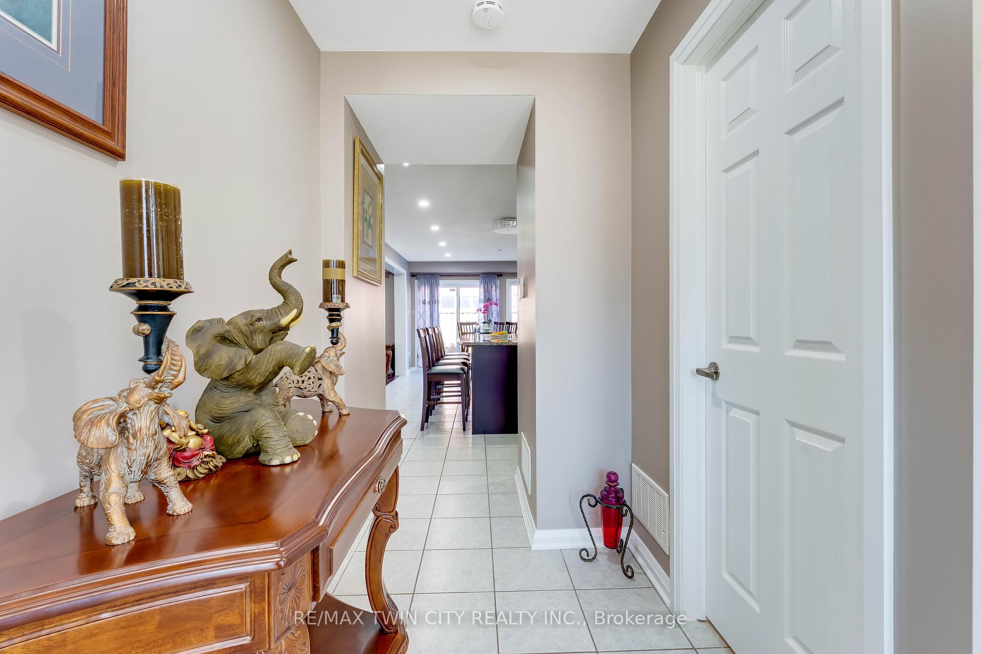 Photo 4 of 334 Apple Hill Crescent, Kitchener, Trussler — HOMEH