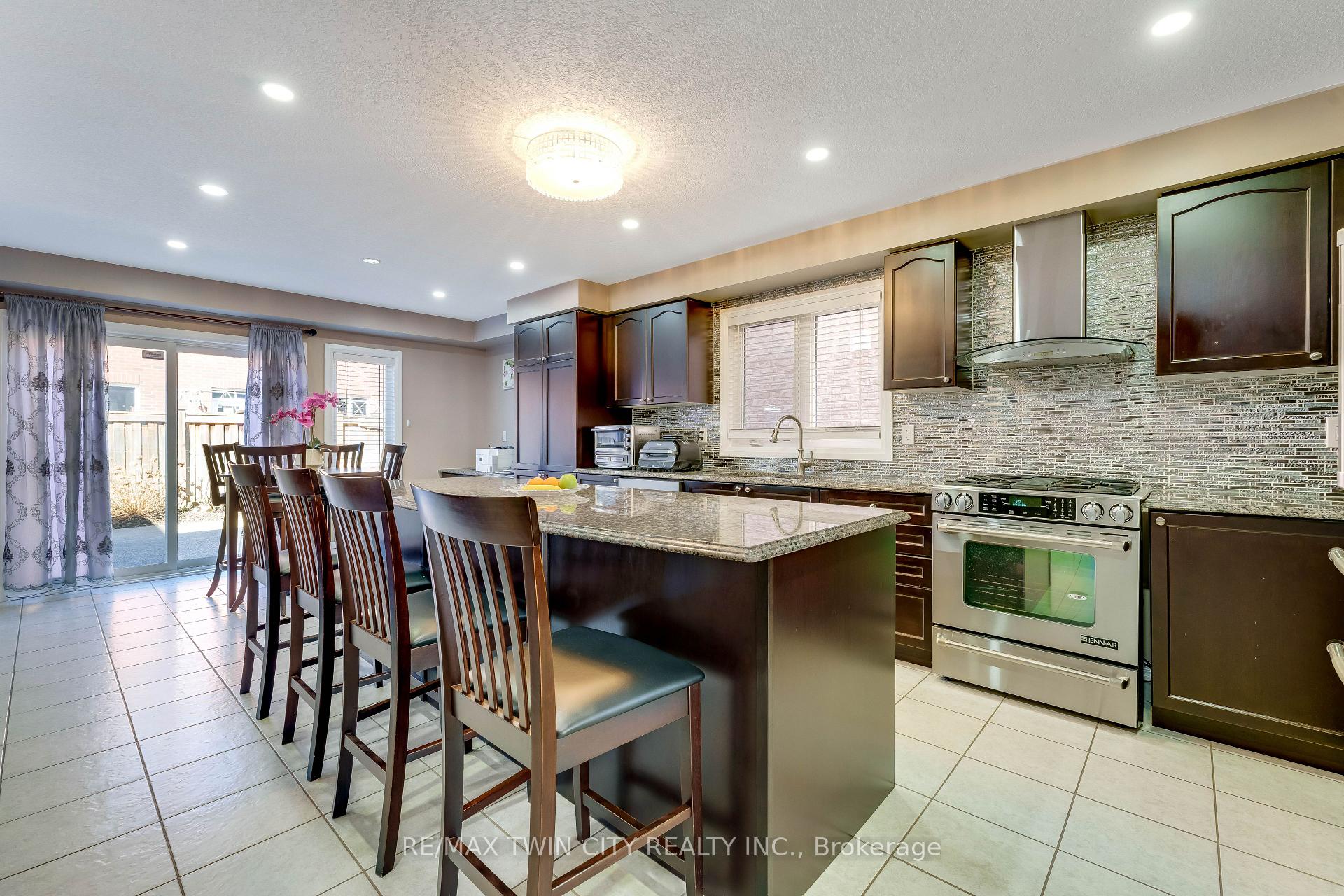 Photo 7 of 334 Apple Hill Crescent, Kitchener, Trussler — HOMEH