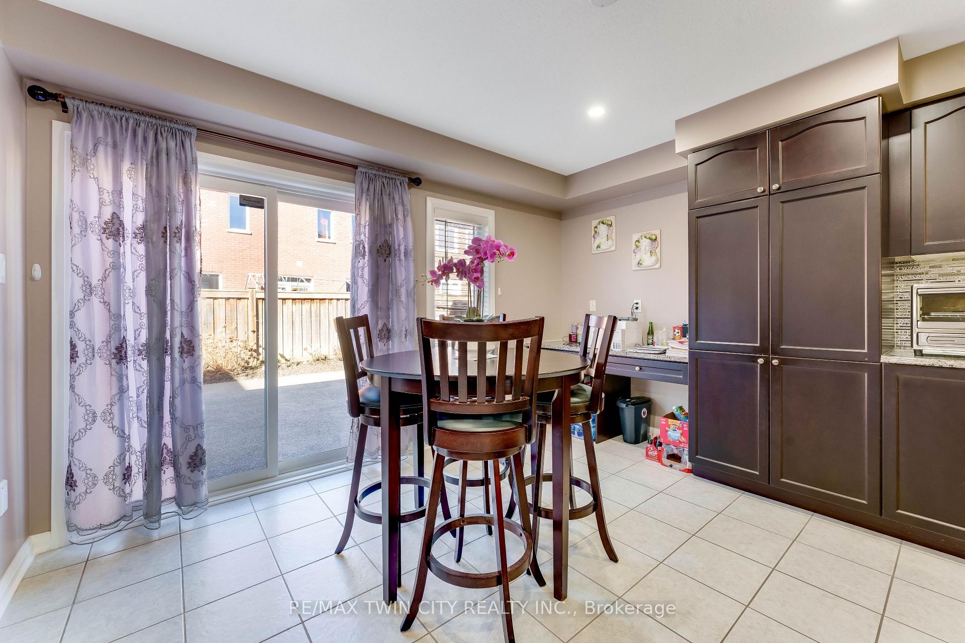 Photo 11 of 334 Apple Hill Crescent, Kitchener, Trussler — HOMEH