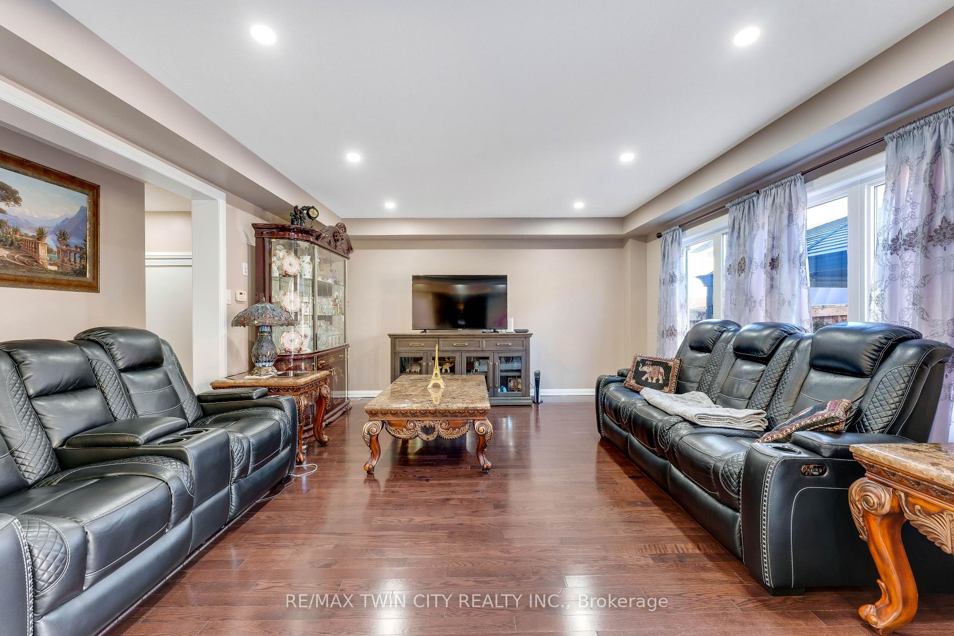 Photo 12 of 334 Apple Hill Crescent, Kitchener, Trussler — HOMEH