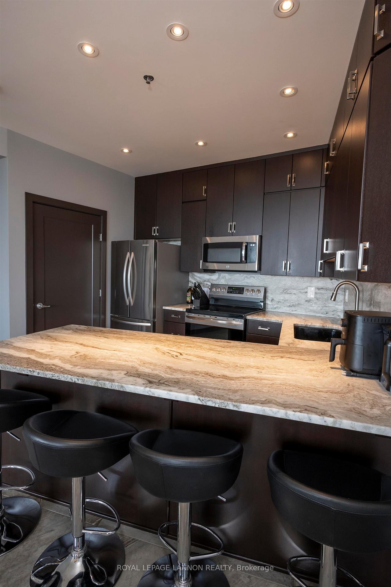 Photo 10 of Unit 1502, 2280 Sleeping Giant Parkway, Thunder Bay, Lakefront — HOMEH