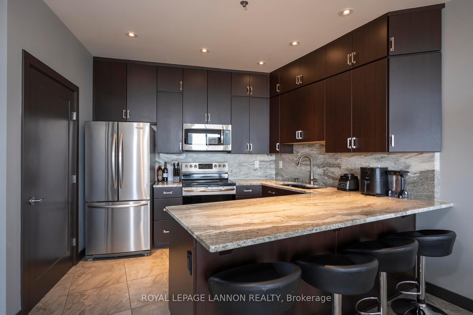 Photo 14 of Unit 1502, 2280 Sleeping Giant Parkway, Thunder Bay, Lakefront — HOMEH
