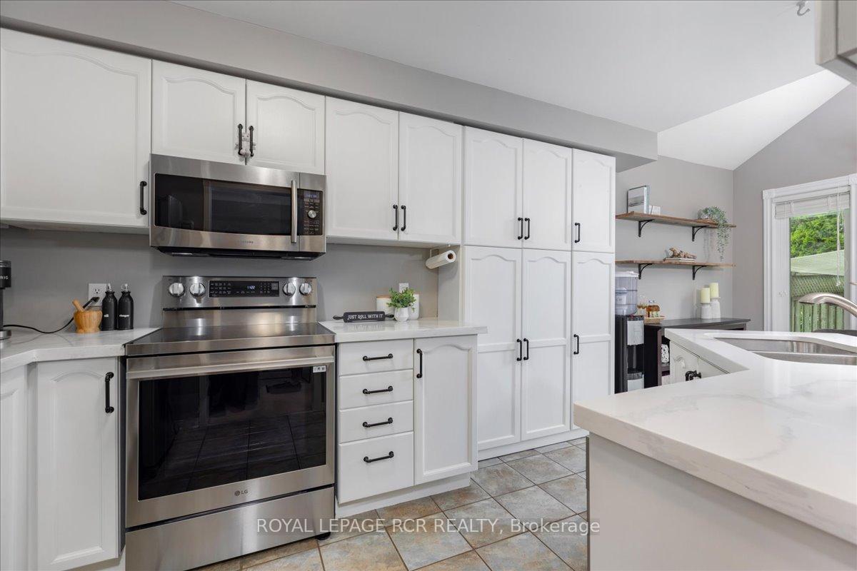 Photo 17 of 54 Breakwater Drive, Whitby, Port Whitby — HOMEH