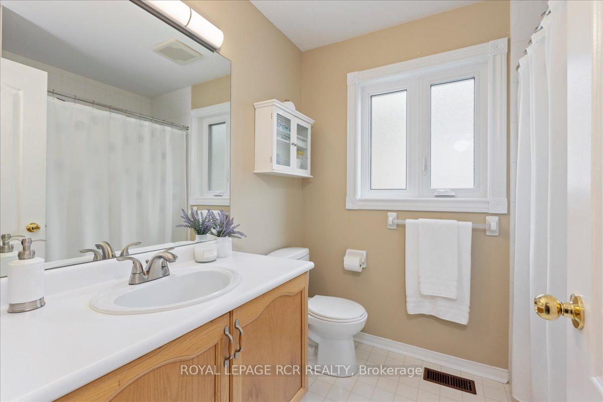Photo 21 of 54 Breakwater Drive, Whitby, Port Whitby — HOMEH