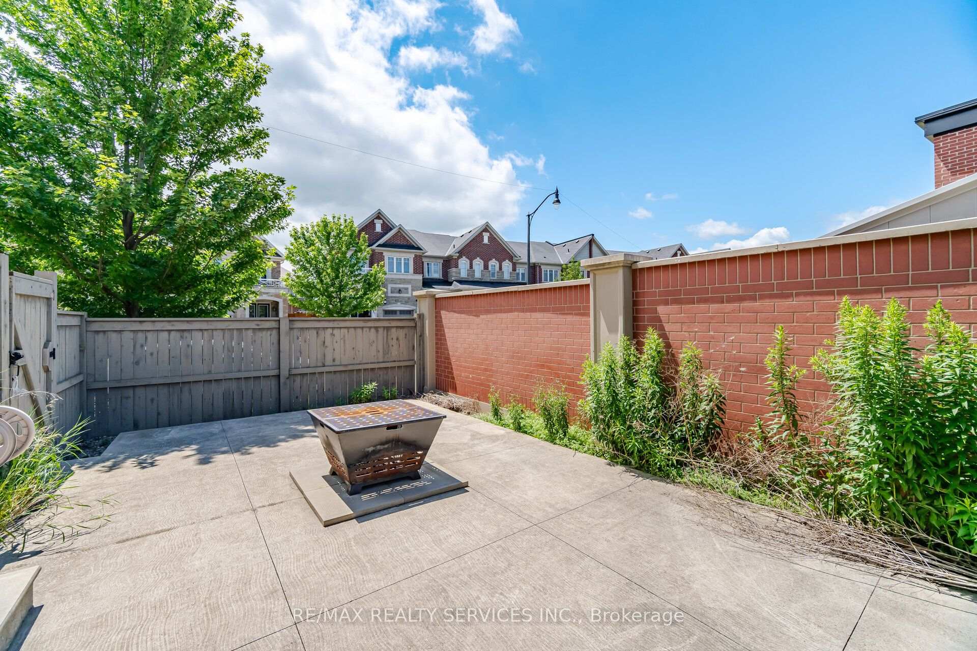 Photo 55 of 144 Baffin Crescent, Brampton, Northwest Brampton — HOMEH
