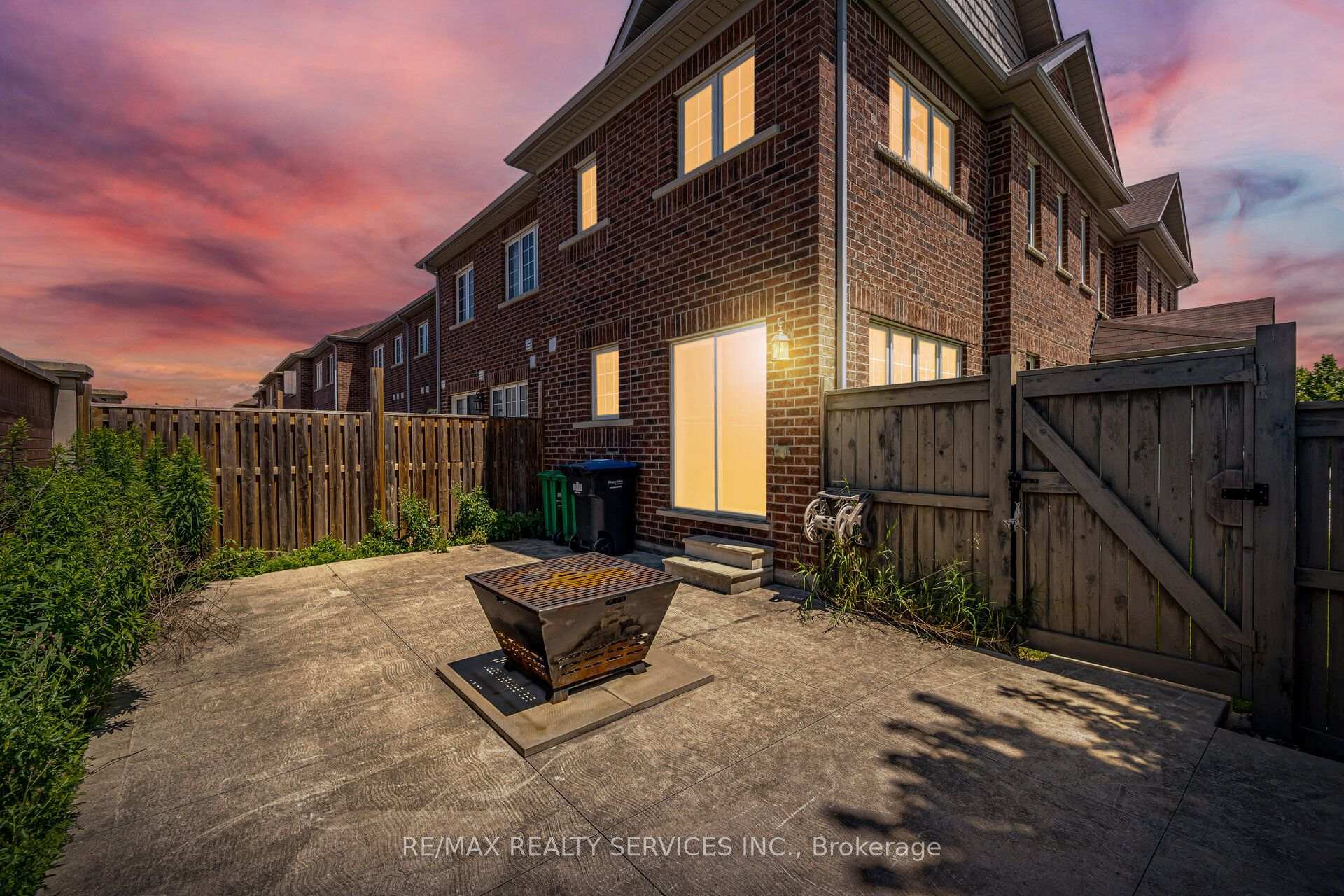 Photo 56 of 144 Baffin Crescent, Brampton, Northwest Brampton — HOMEH