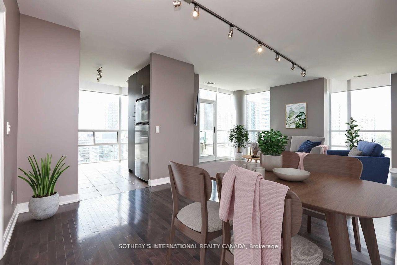 Photo 4 of Unit 1806, 88 Broadway Avenue, Toronto, Mount Pleasant West — HOMEH