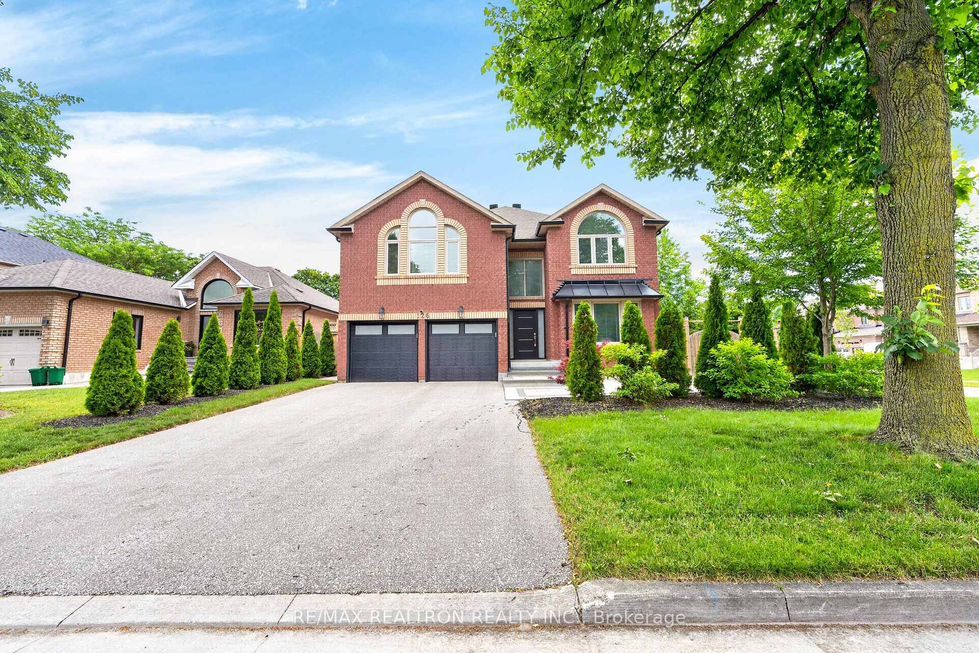 Photo 2 of 126 Old Colony Drive, Whitby, Pringle Creek — HOMEH