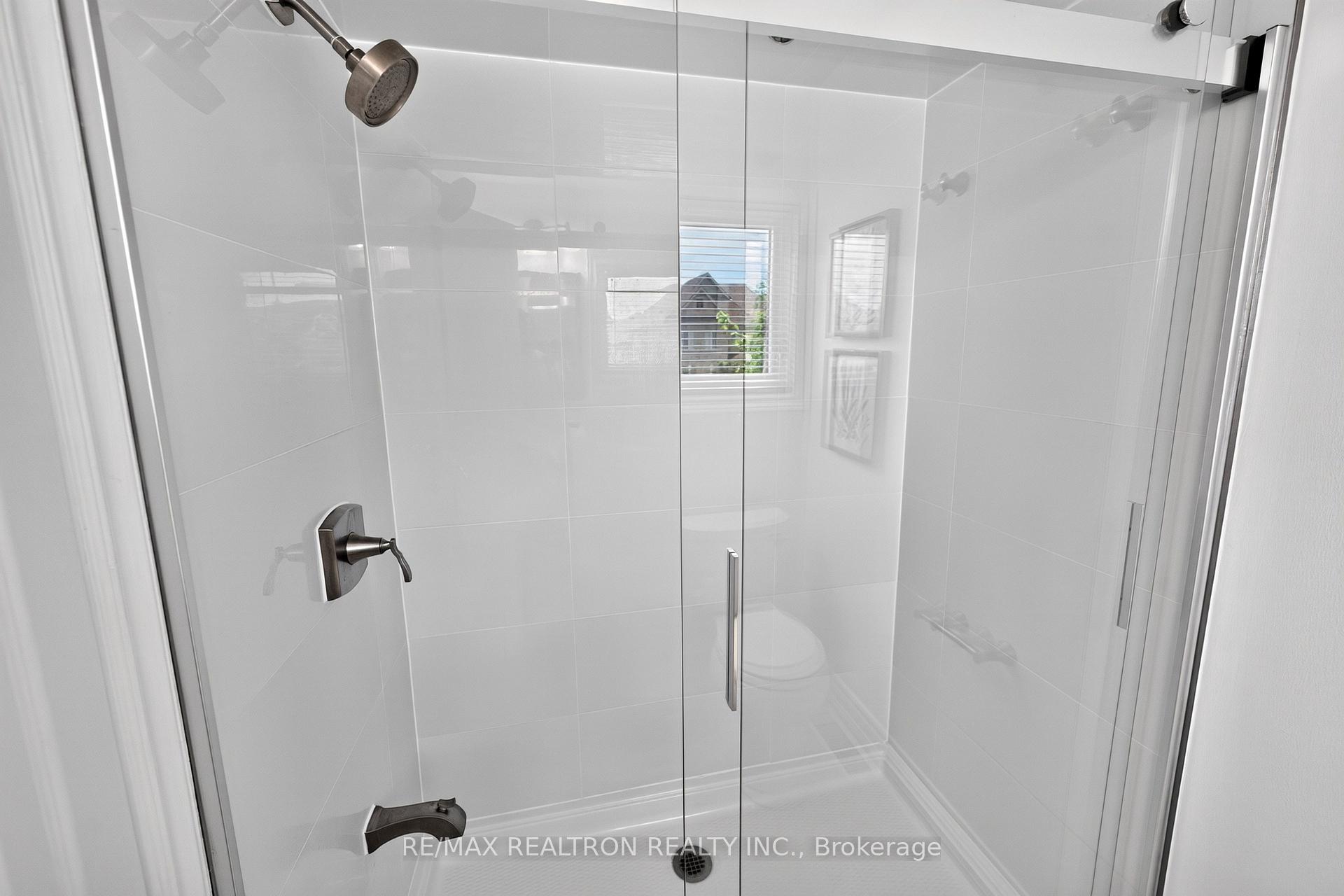 Photo 36 of 126 Old Colony Drive, Whitby, Pringle Creek — HOMEH