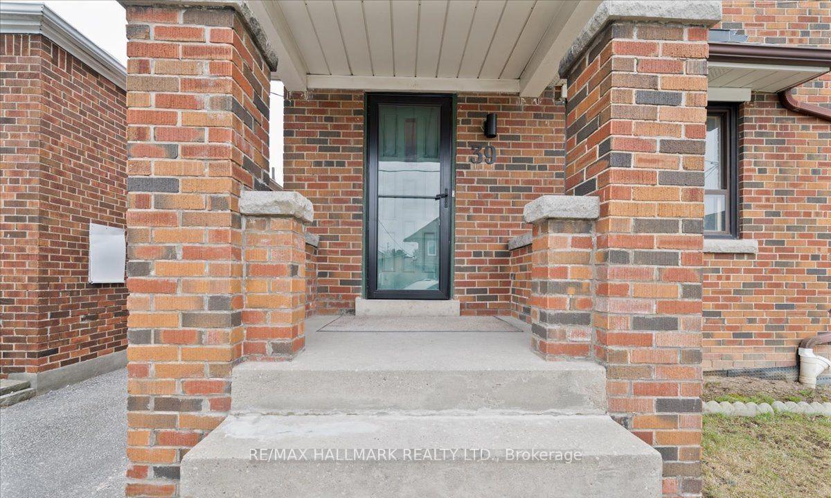 Photo 6 of 39 Lanark Avenue, Toronto, Oakwood Village — HOMEH