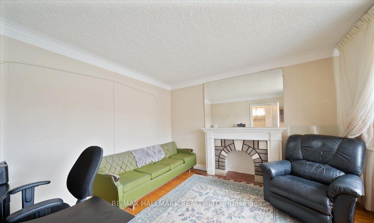 Photo 8 of 39 Lanark Avenue, Toronto, Oakwood Village — HOMEH