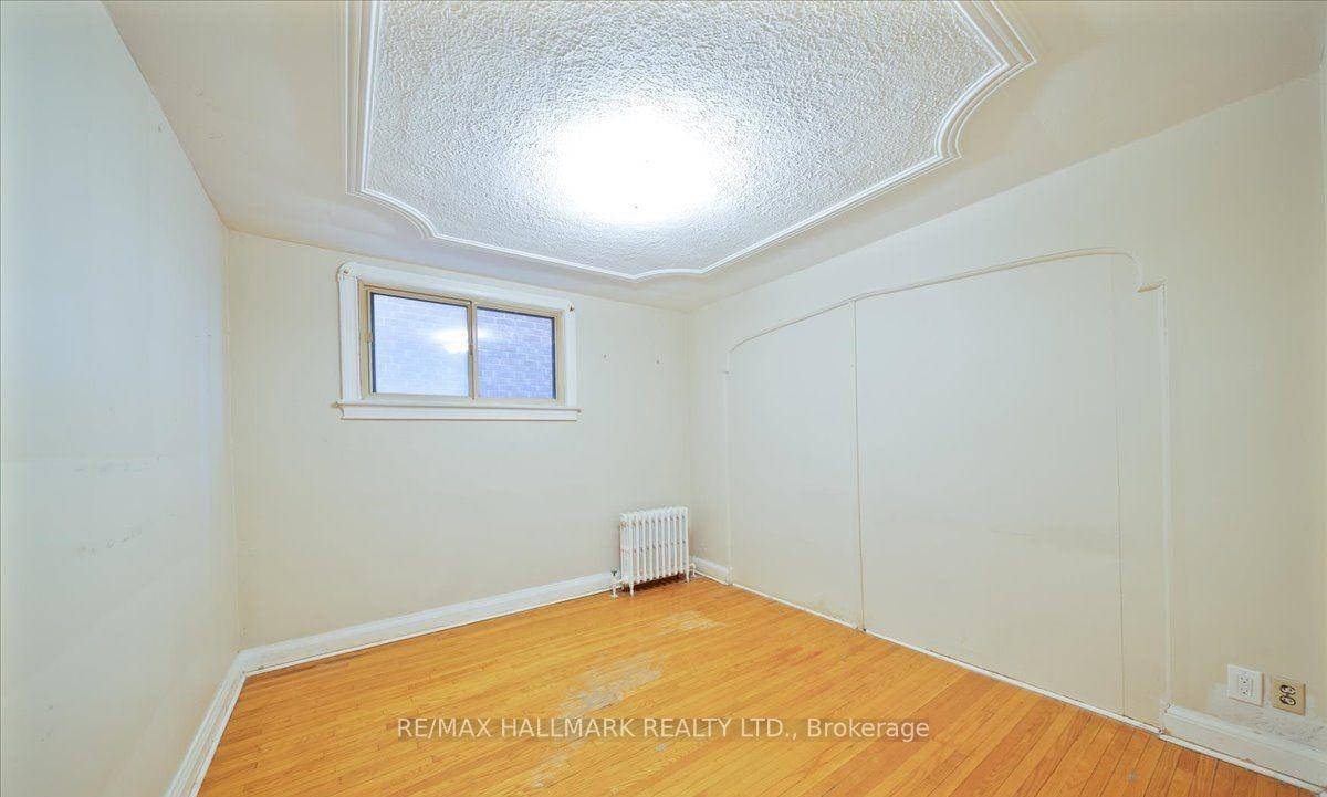 Photo 10 of 39 Lanark Avenue, Toronto, Oakwood Village — HOMEH