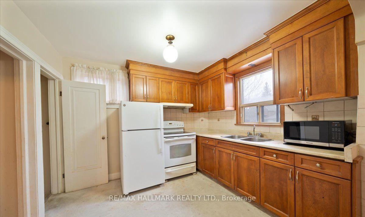 Photo 12 of 39 Lanark Avenue, Toronto, Oakwood Village — HOMEH