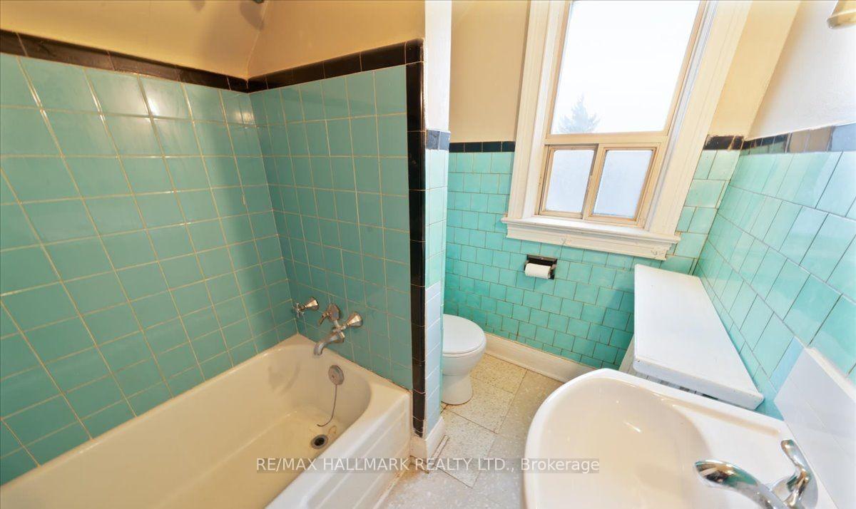 Photo 16 of 39 Lanark Avenue, Toronto, Oakwood Village — HOMEH