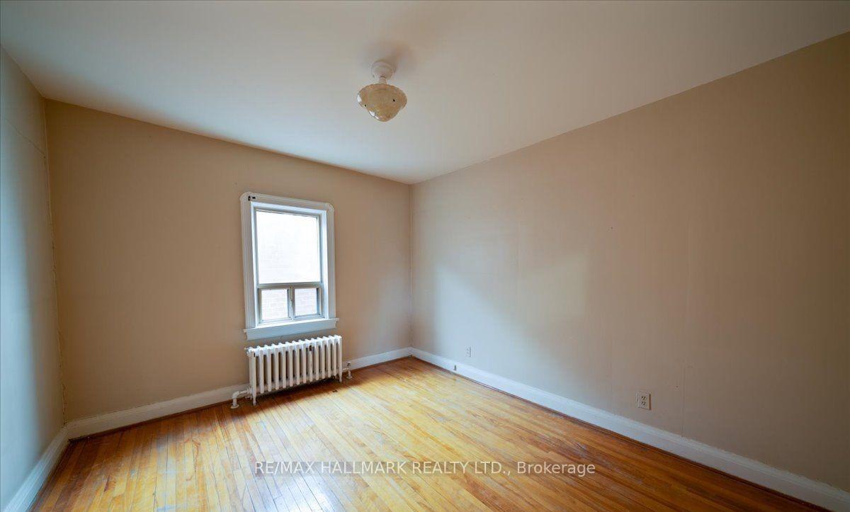 Photo 17 of 39 Lanark Avenue, Toronto, Oakwood Village — HOMEH
