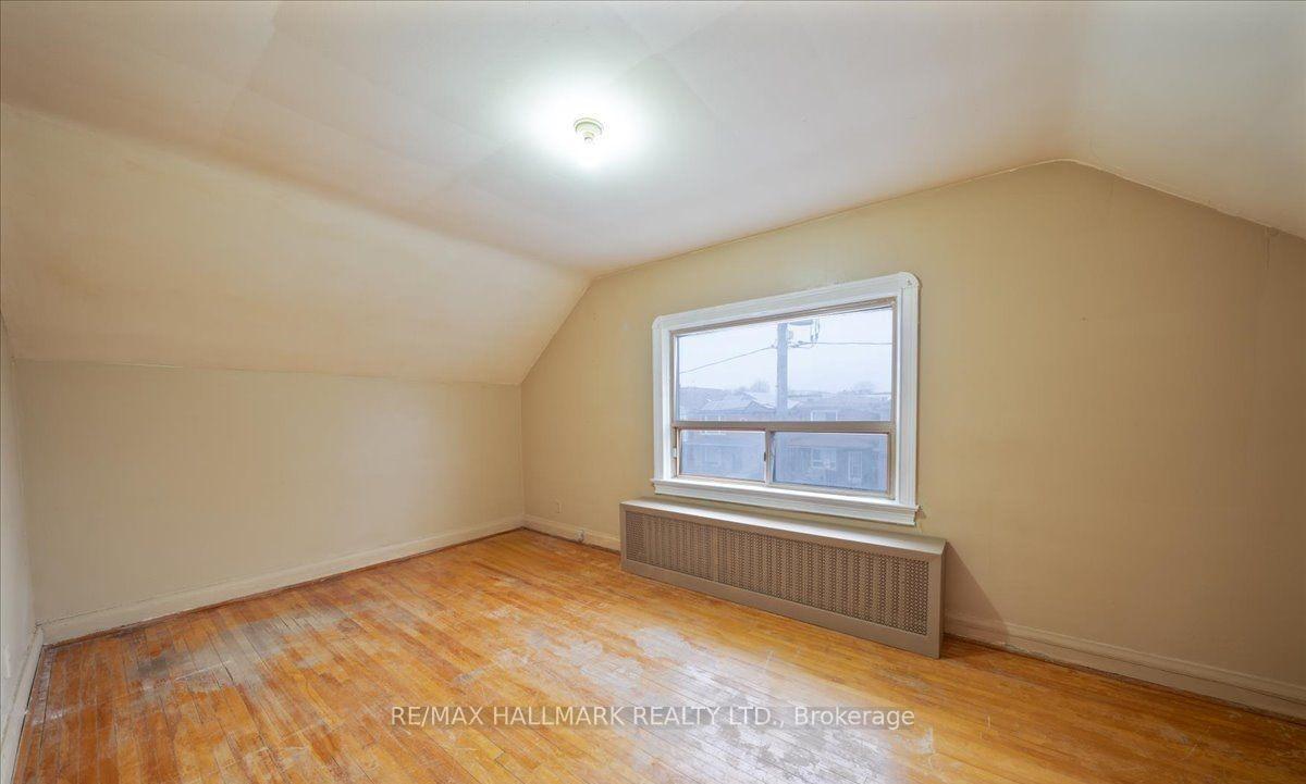 Photo 18 of 39 Lanark Avenue, Toronto, Oakwood Village — HOMEH